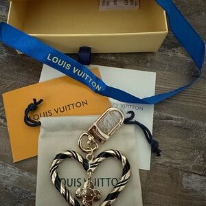 Gold and Black Twisted Heart Key Holder